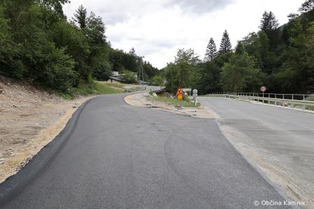 Potok_asfaltirano cestišče (1)